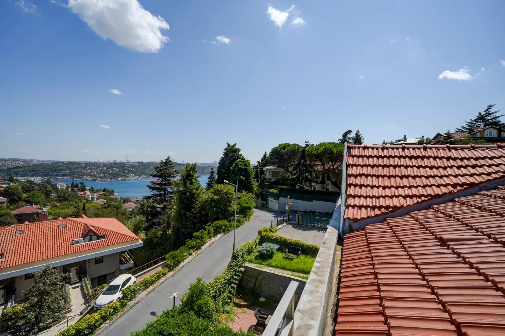 Bebek Yokusu Özenli Sokak 650m2 Boğaz Manzaralı Özel Villa 