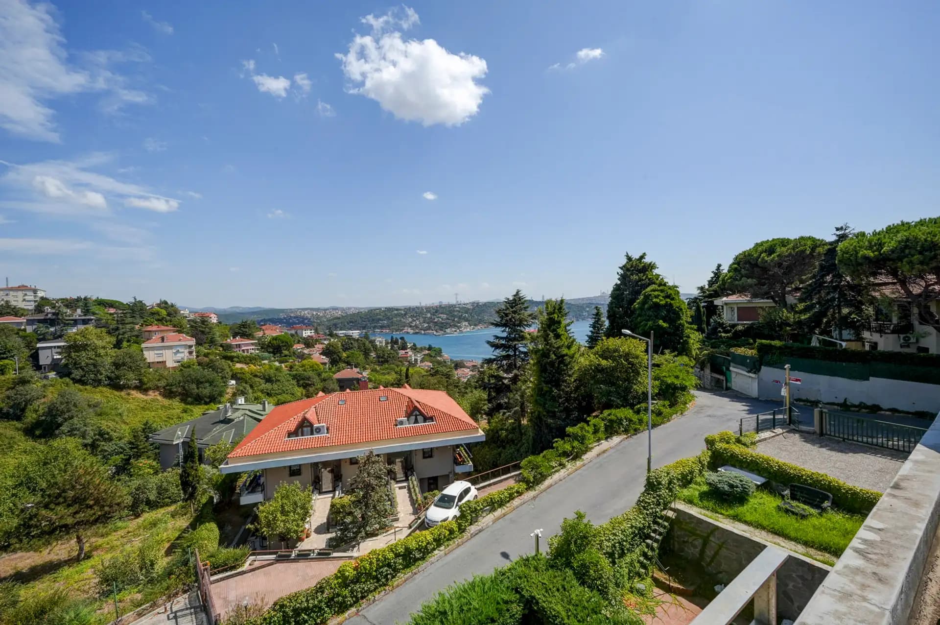 Bebek Yokusu Özenli Sokak 650m2 Boğaz Manzaralı Özel Villa 