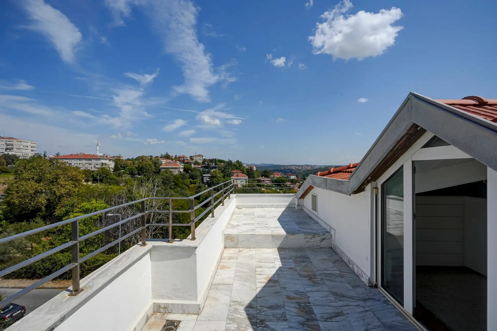 Bebek Yokusu Özenli Sokak 650m2 Boğaz Manzaralı Özel Villa 