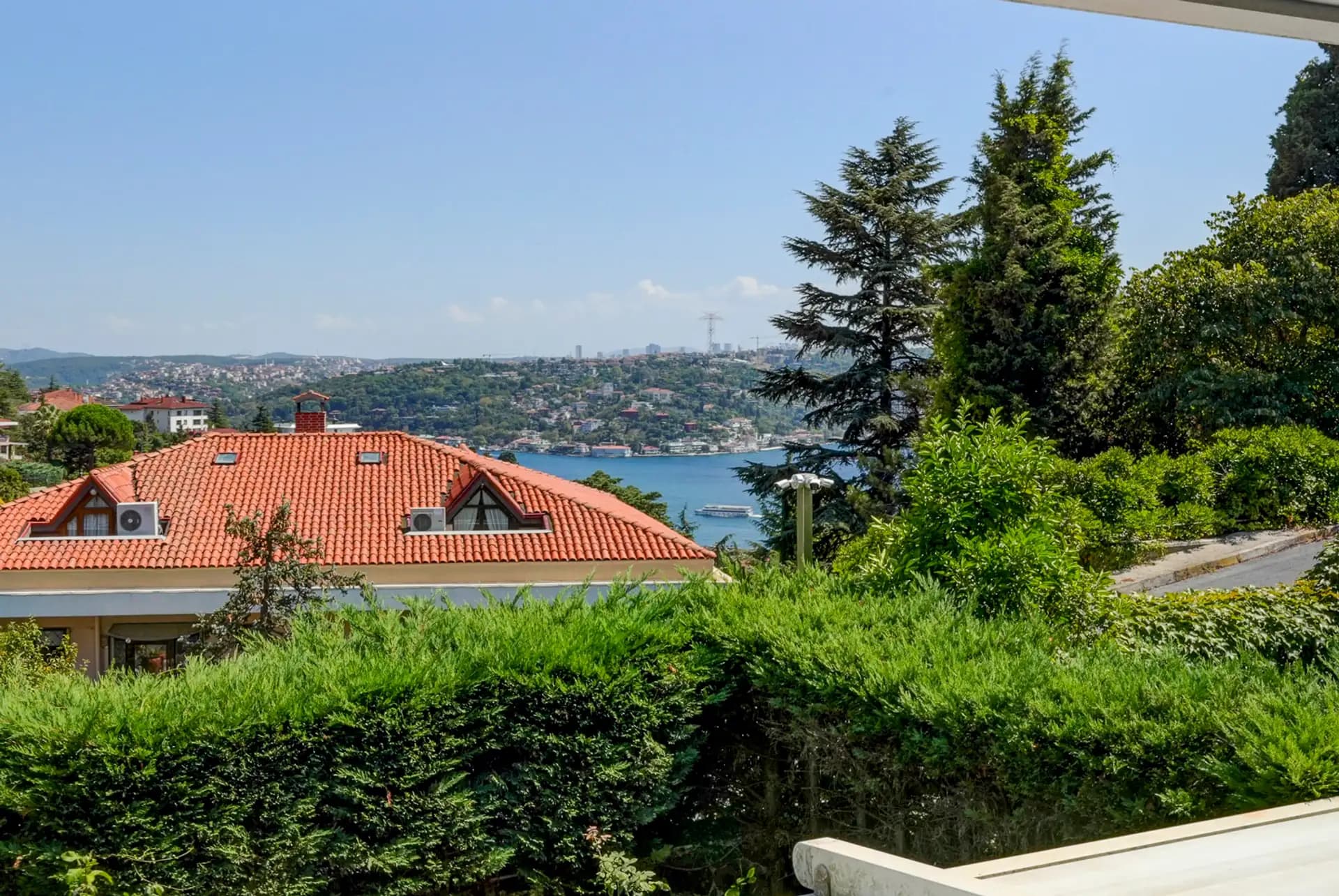 Bebek Yokusu Özenli Sokak 650m2 Boğaz Manzaralı Özel Villa 