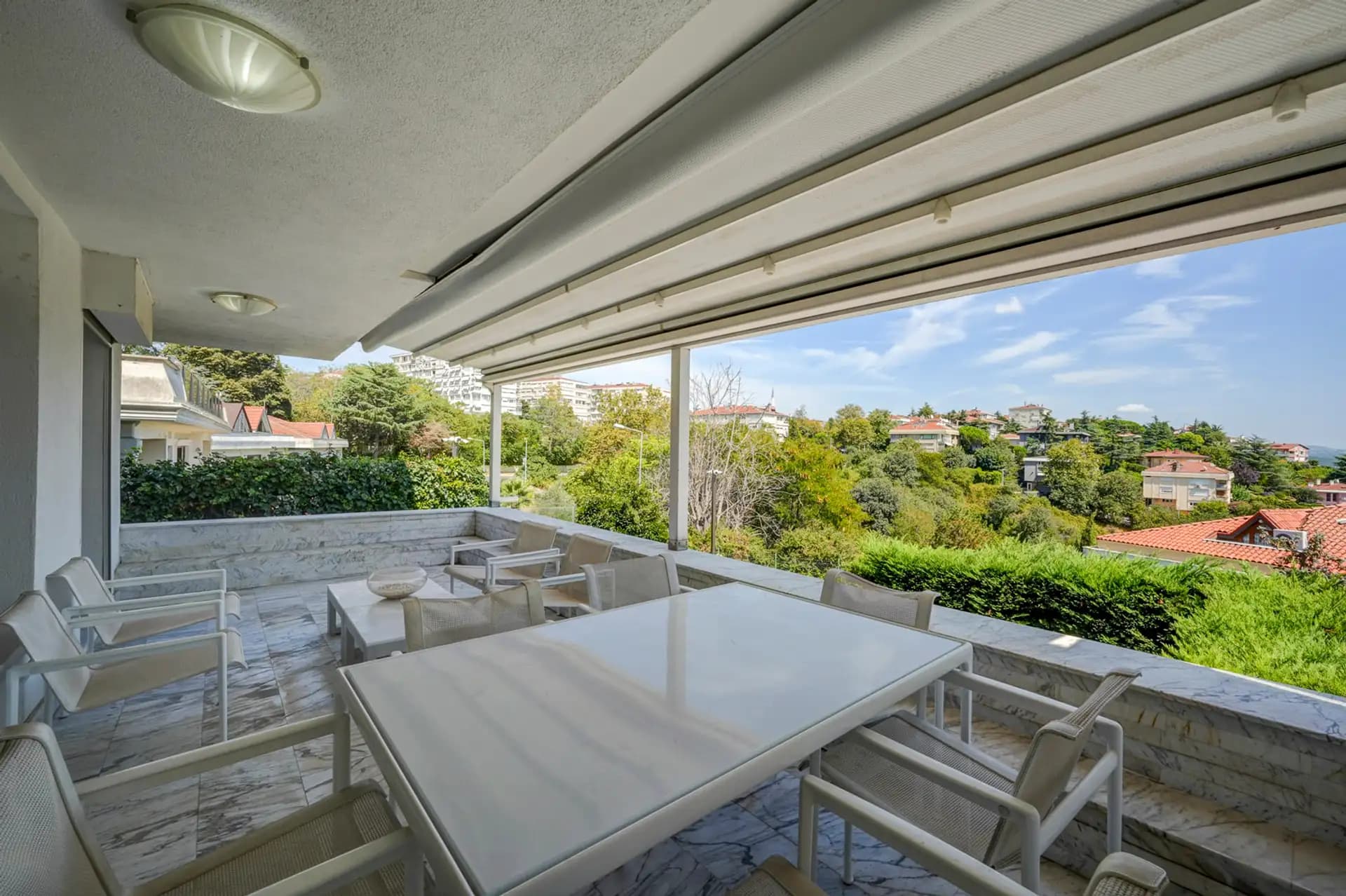 Bebek Yokusu Özenli Sokak 650m2 Boğaz Manzaralı Özel Villa 