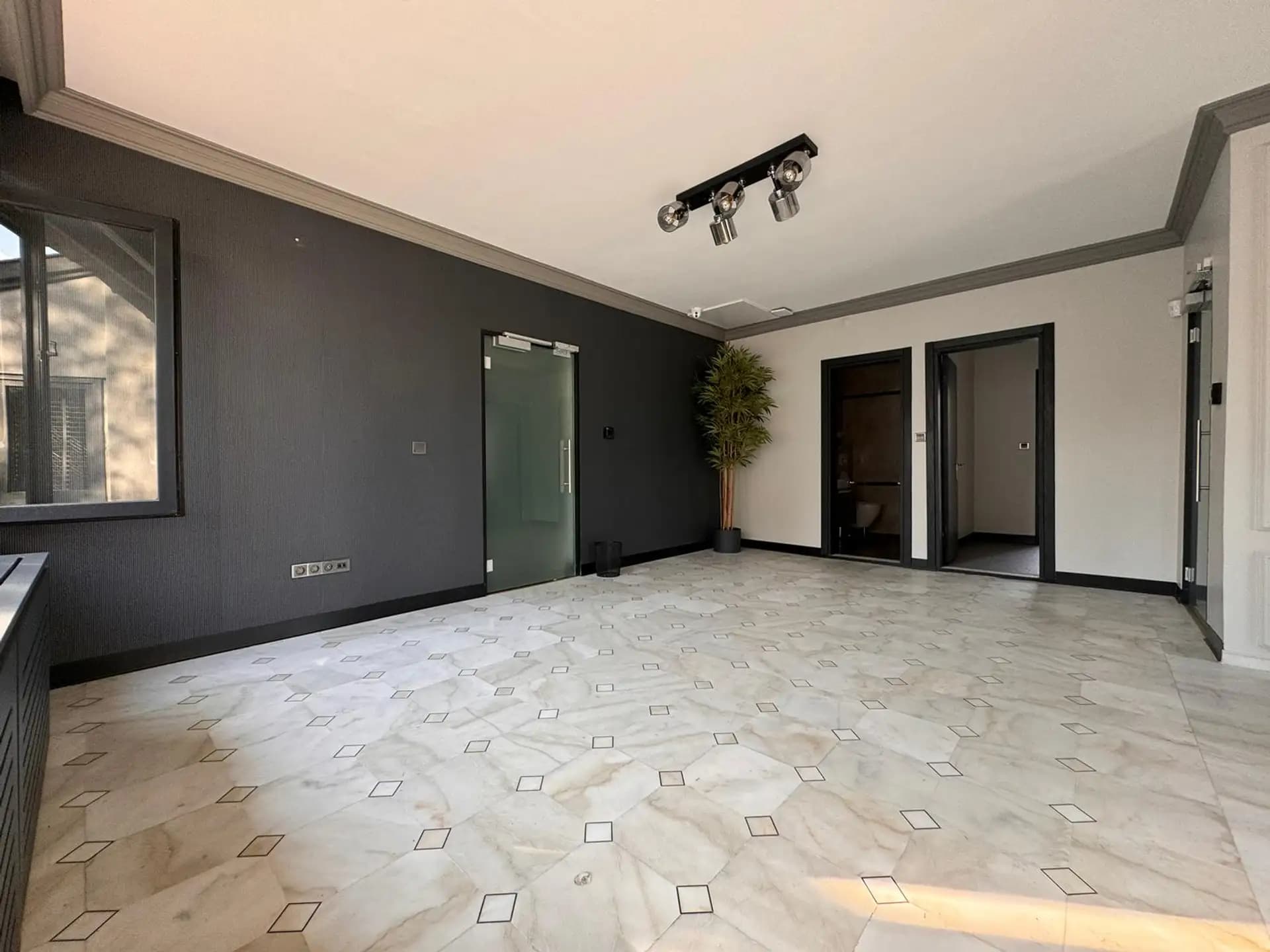 Levent'te Yenilenmiş Taşınmaya Hazır Bahçeli Villa 