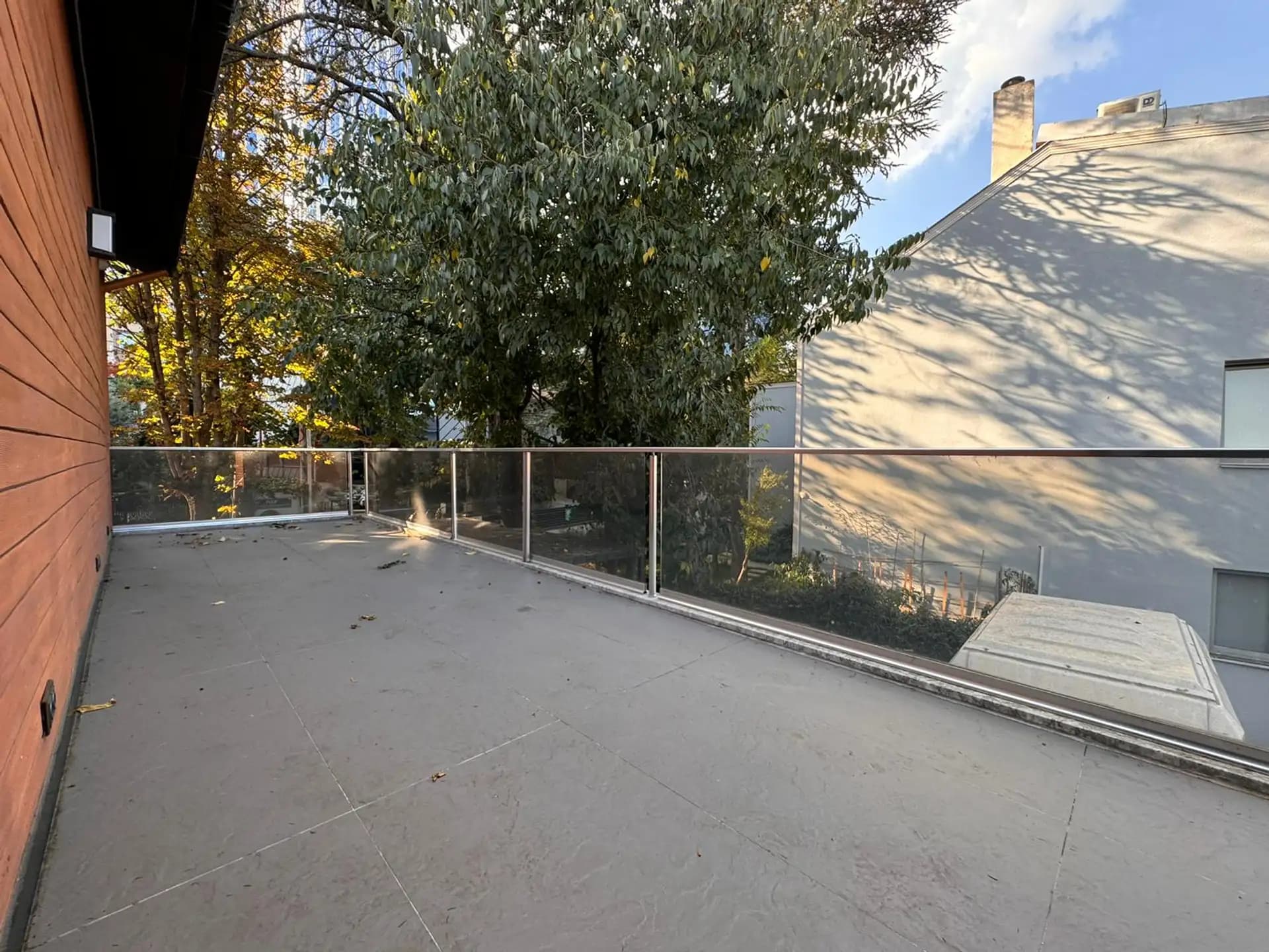 Levent'te Yenilenmiş Taşınmaya Hazır Bahçeli Villa 