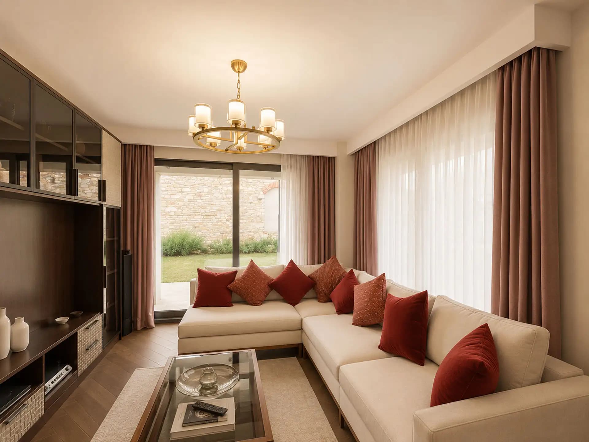 Cer İstanbul Sur Manzaralı Bahçe Kat Boş Satılık 1+1 Daire / LUX