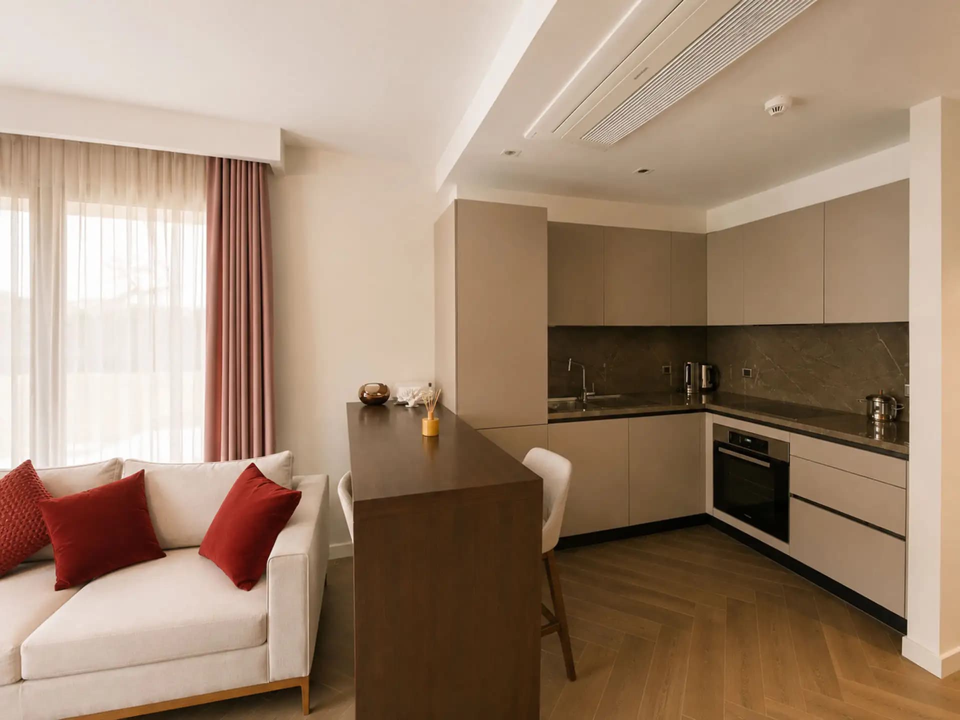 Cer İstanbul Sur Manzaralı Bahçe Kat Boş Satılık 1+1 Daire / LUX